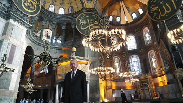 Ayasofya'nın ibadete açılışının 6. yılı için özel kitap yarın çıkıyor