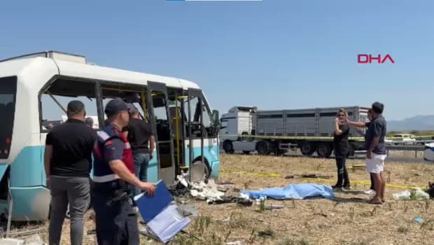 Manisa'da minibüs kazasında 1 ölü, 11 yaralı
