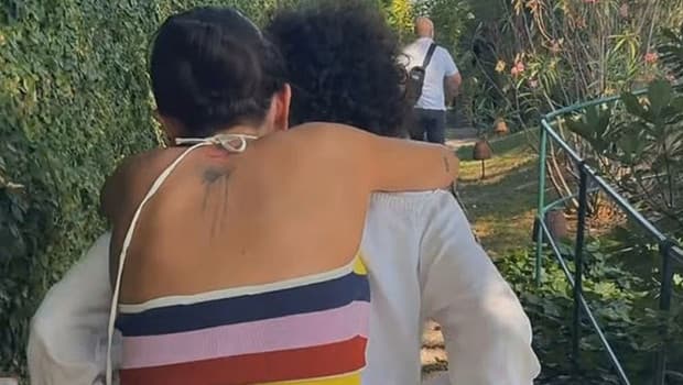 Ünlü sanatçı eşinin doğum gününü özel bir şekilde kutladı