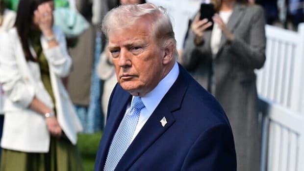 Trump, Türkiye dönüşünde uçak değiştirdi.