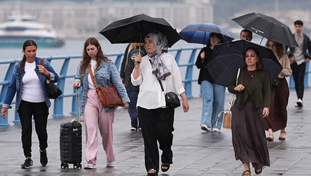 Meteoroloji'den pazar için yağış uyarısı, sıcaklıklar mevsim normallerinin altında kalacak