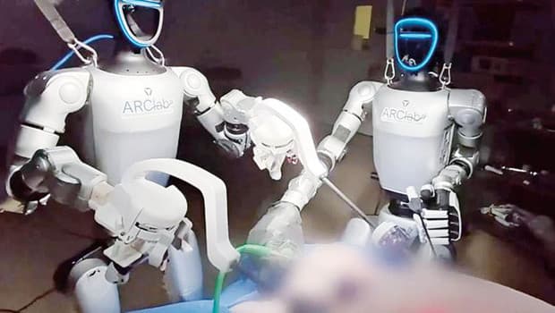 Uzaktan kumandalı robotlar domuzlara safra kesesi ameliyatı yaptı