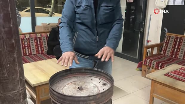 Altınyayla'da vatandaşlar soba ile ısınıyor