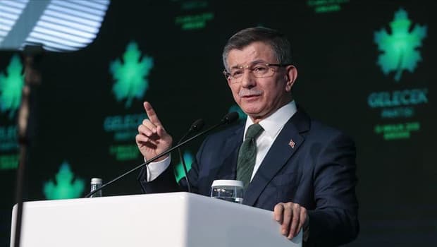 Ahmet Davutoğlu siyaseti bıraktığını duyurdu