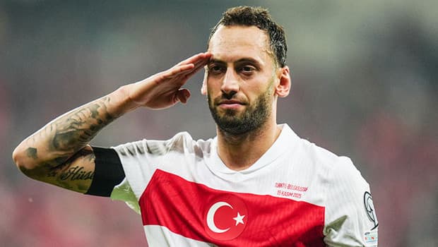 Fenerbahçe, Hakan Çalhanoğlu için transfer girişiminde bulunuyor