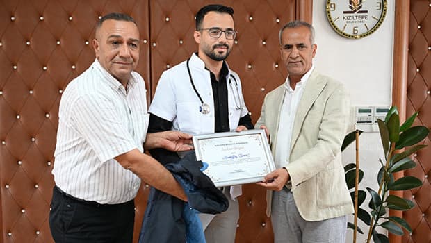 Mardin'de zabıta memuru olan genç, doktor olarak atandı