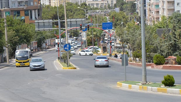 Mardin'de sıcaklık 44 dereceye ulaştı, sokaklar boş kaldı