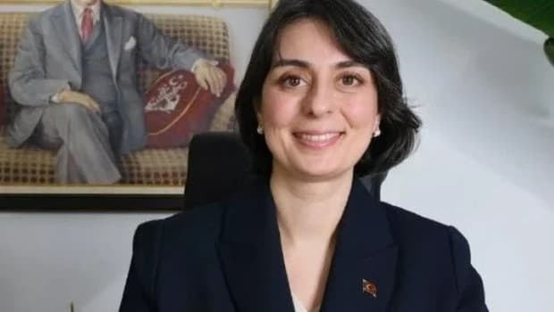 Üsküdar Belediye Başkanı Sinem Dedetaş görevden alındı