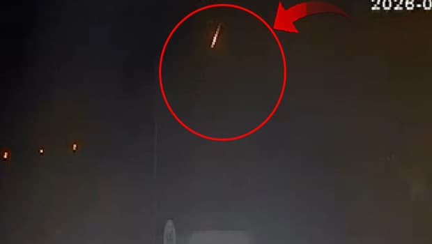 İstanbul'da meteor düşüşü gökyüzünü aydınlattı