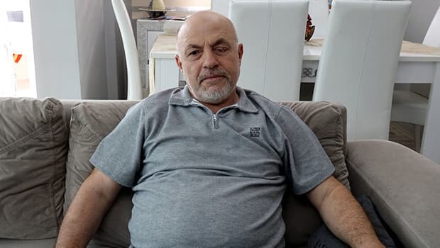 Gözlük takmak için ameliyat olan adamın sol gözü alındı