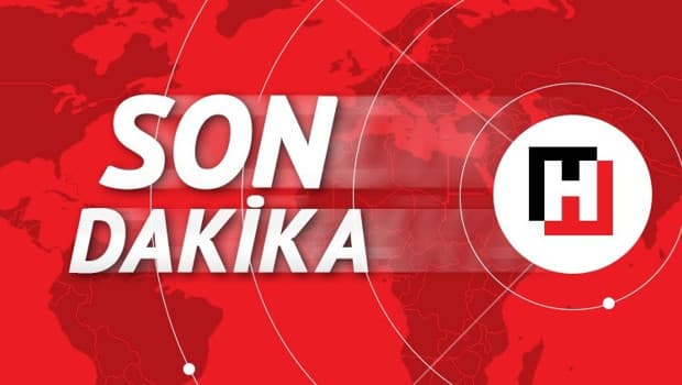 Arnavutköy'de 3 katlı binanın çatısında yangın meydana geldi