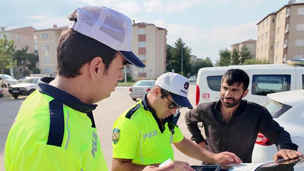 Erzurum'da düğün konvoyunda havalı korna çalan sürücüye 5 bin 719 TL ceza verildi