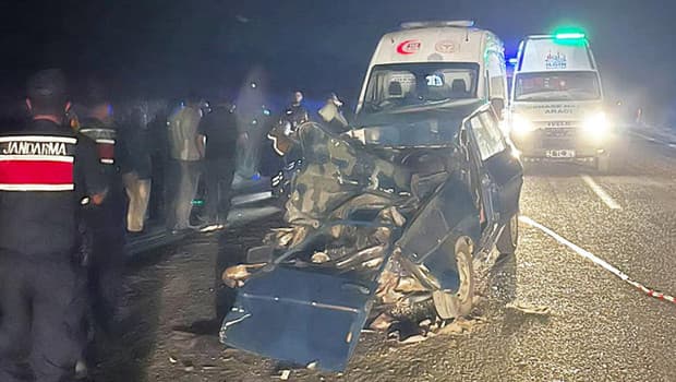 Konya'da traktör römorkuna çarpan otomobildeki yaşlı çift hayatını kaybetti