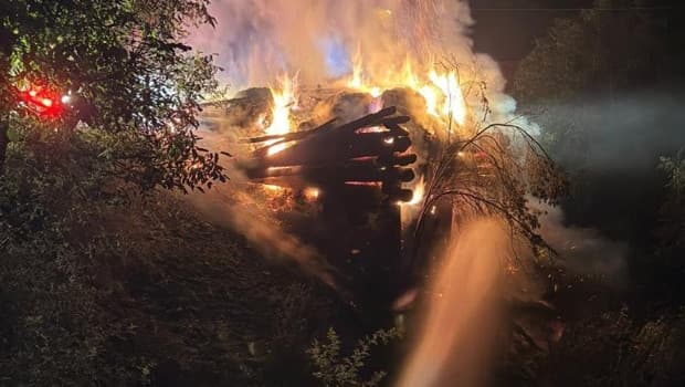 Kastamonu'da samanlıkta yangın: 1200 balya yandı