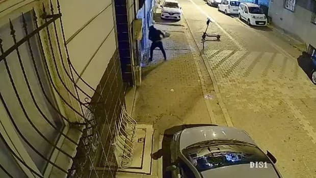 Esenyurt'ta eski sevgili apartmanı kundakladı