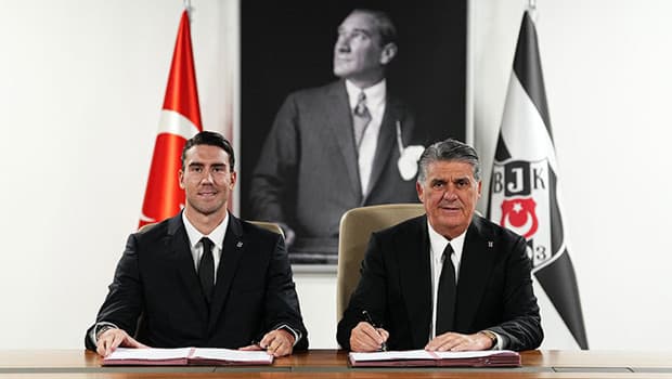 Beşiktaş, Dusan Vlahovic ile 3 yıllık sözleşme imzaladı