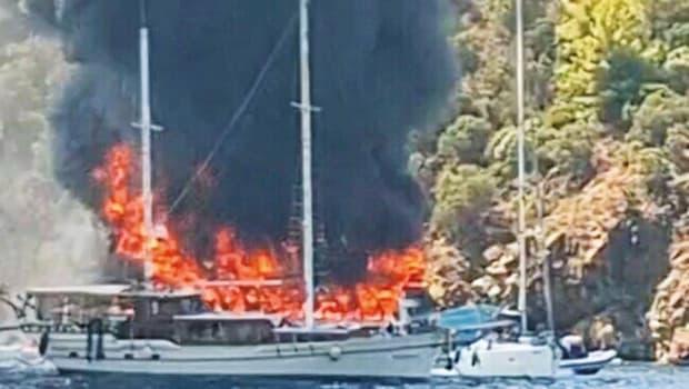 Fethiye'de yangın çıkan teknedeki 115 yolcu denize atladı