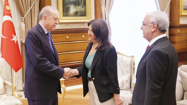 DEM heyeti Beştepe'de Cumhurbaşkanı Erdoğan ile bir araya geldi