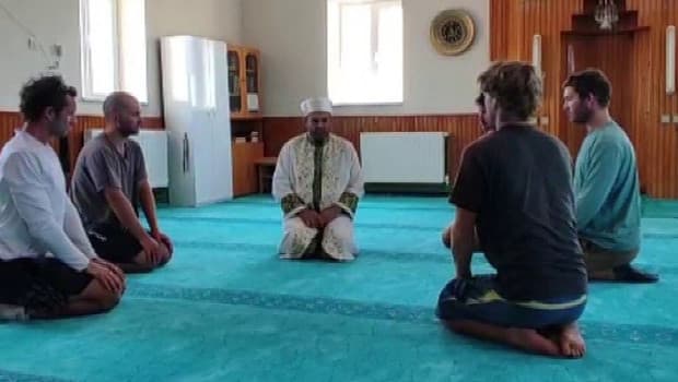 Sivas'ta 5 Yeni Zelandalı turist, köylülerin misafirperverliğiyle Müslüman oldu