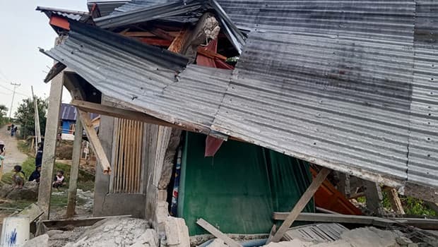 Endonezya'da 7.7 büyüklüğünde deprem meydana geldi, tsunami uyarıları yapıldı