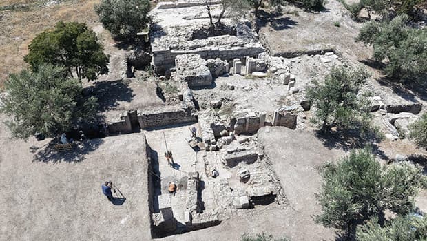 Apollon Smintheus'ta antik hamamın soğuk su havuzları ve soyunma odası keşfediliyor