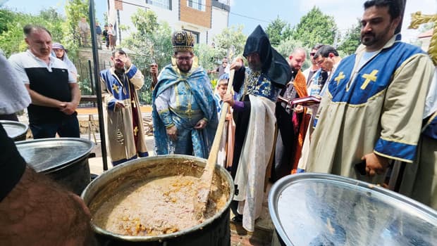 Vakıfköy'de Meryem Ana Yortusu ve Üzüm Bayramı Kutlandı