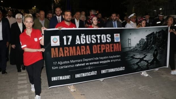 Marmara Depremi'nde hayatını kaybedenler anıldı