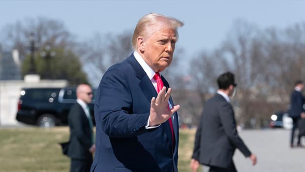 Trump, İran Devrim Muhafızları ile iletişimi doğruladı ve Umman'ı tehdit etti