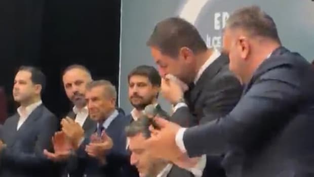 MHP'li vekil kongrede duygusal anlar yaşadı