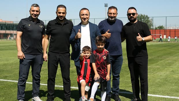 Minik Göktuğ, Gençlerbirliği Kulübü'nü ziyaret etti