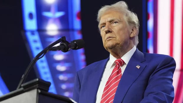 Trump, Hürmüz Boğazı'nda askeri seçeneğin hala masada olduğunu belirtti