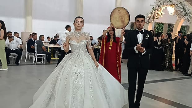 Gaziantep'te düğün hediyesi olarak damada araç lastiği verildi