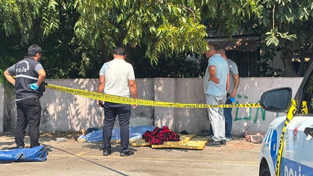 Antalya'da pazar yerinde yarı çıplak ceset bulundu, kimliği belirlendi