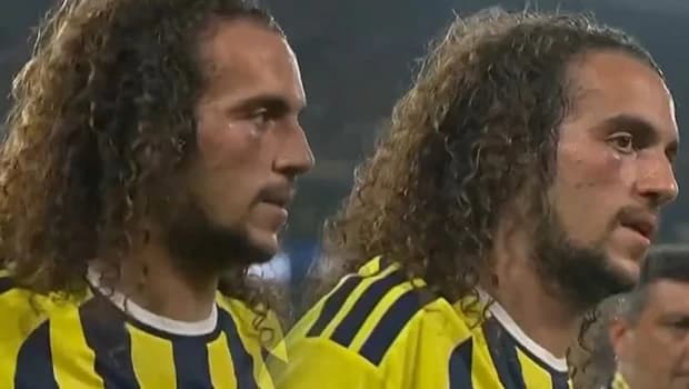Fenerbahçe-Beşiktaş derbisinde Guendouzi ve Agbadou kafa kafaya çarpıştı