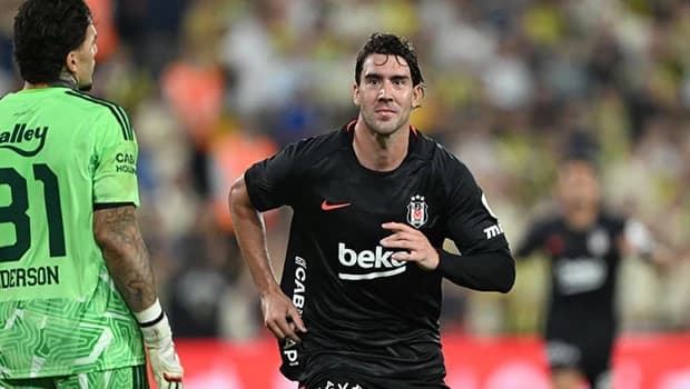 Dusan Vlahovic, derbide gol atarak 26 yıl sonra bir başarıya imza attı
