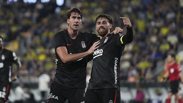 Vlahovic, Orkun Kökçü'yü övdü: 'Messi gibi asist yapıyor!'
