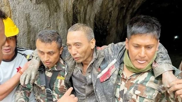 Nepal'deki selde 10 gün sonra kurtarılan Çinli vatandaş
