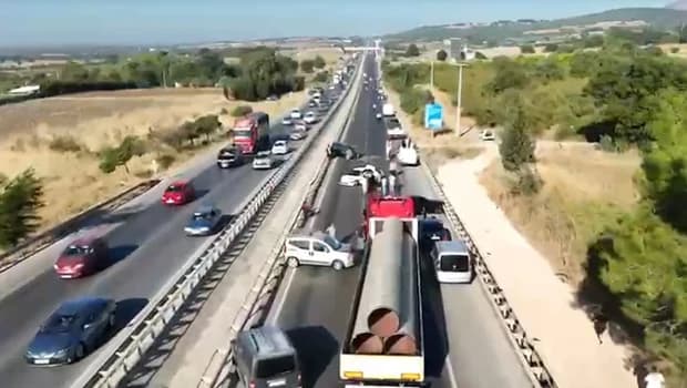 Bursa'da mazot sızıntısı nedeniyle zincirleme kaza: 4 yaralı