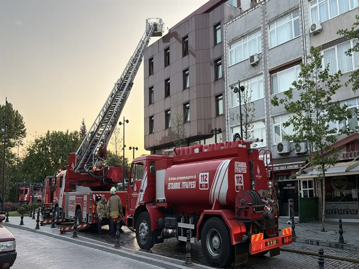 Fatih'te otelde yangın: Bir kişi hayatını kaybetti