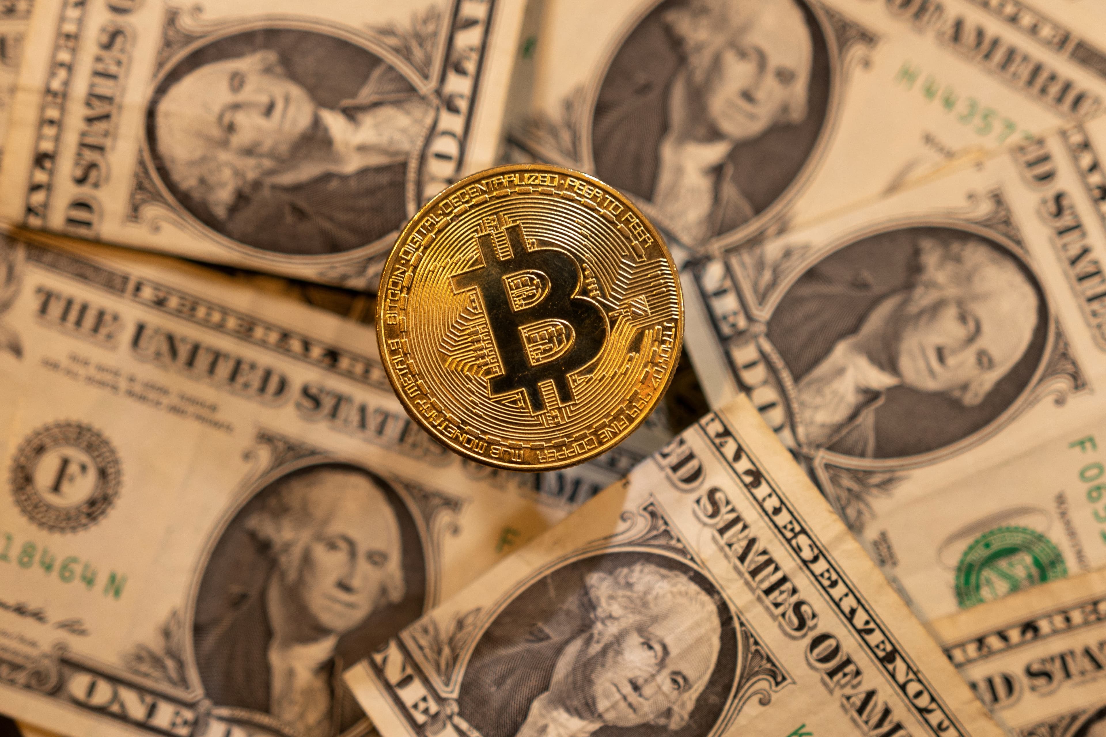 Bitcoin iki ayın en düşük seviyesine geriledi, yapay zeka kripto varlıkları yükseldi