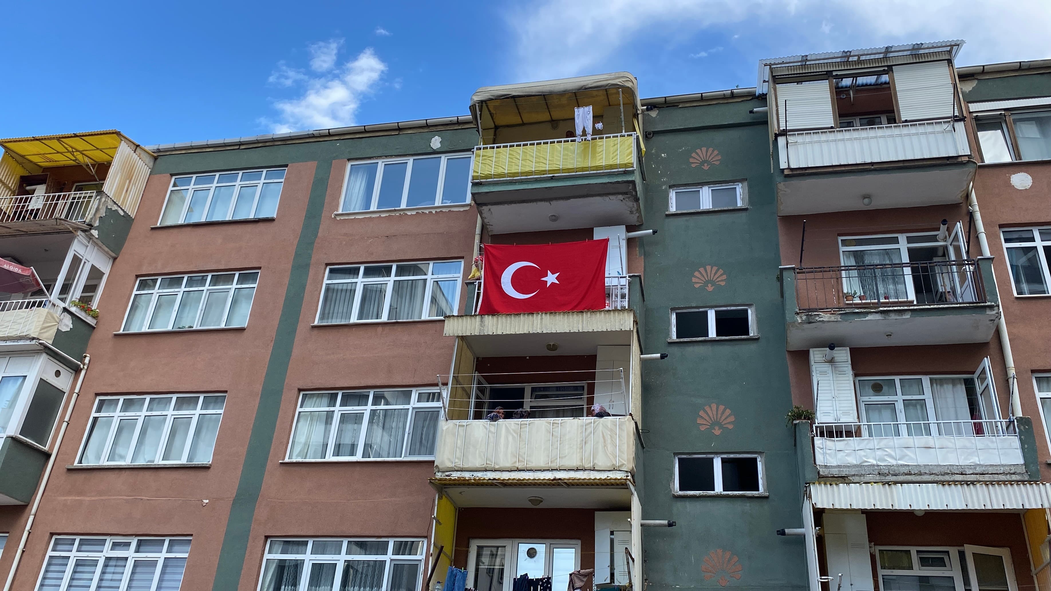 Samsun'da 5. kattan düşen 1,5 yaşındaki Ebrar yaşamını yitirdi