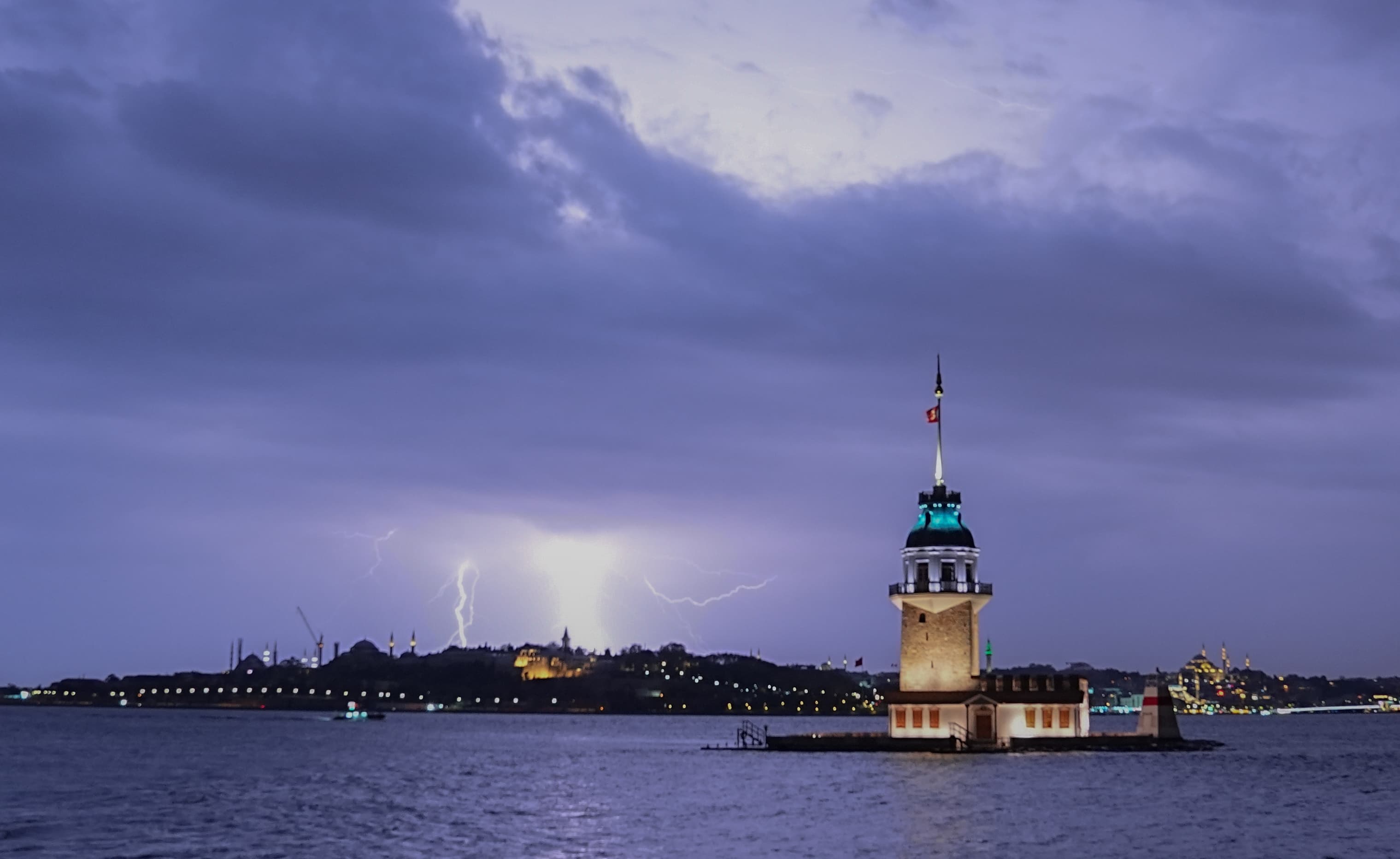 Ankara ve İstanbul'da kuvvetli yağış uyarısı yapıldı