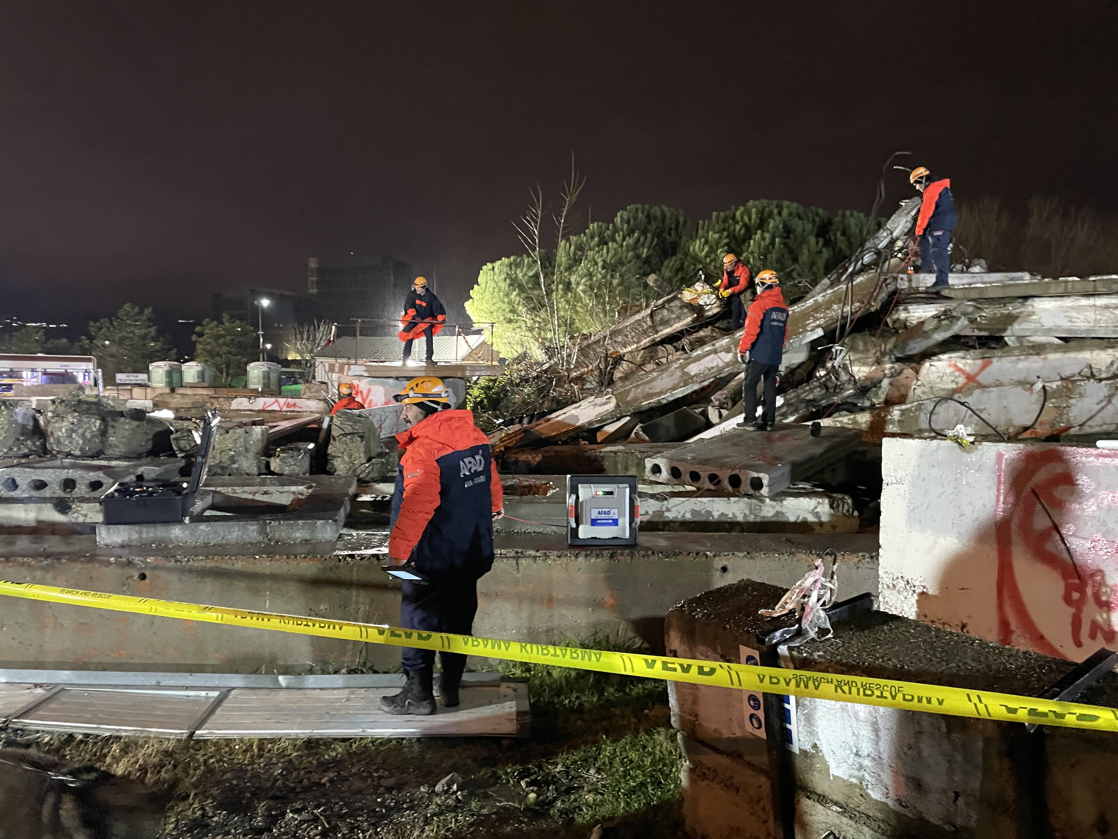 Gerçeği aratmayan tatbikat. Gemlik'te 6,7'lik deprem senaryosuyla tatbikat yapıldı