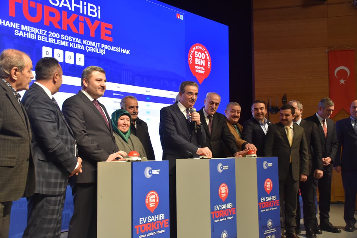 500 bin konutun kura çekimi Gümüşhane'de yapıldı