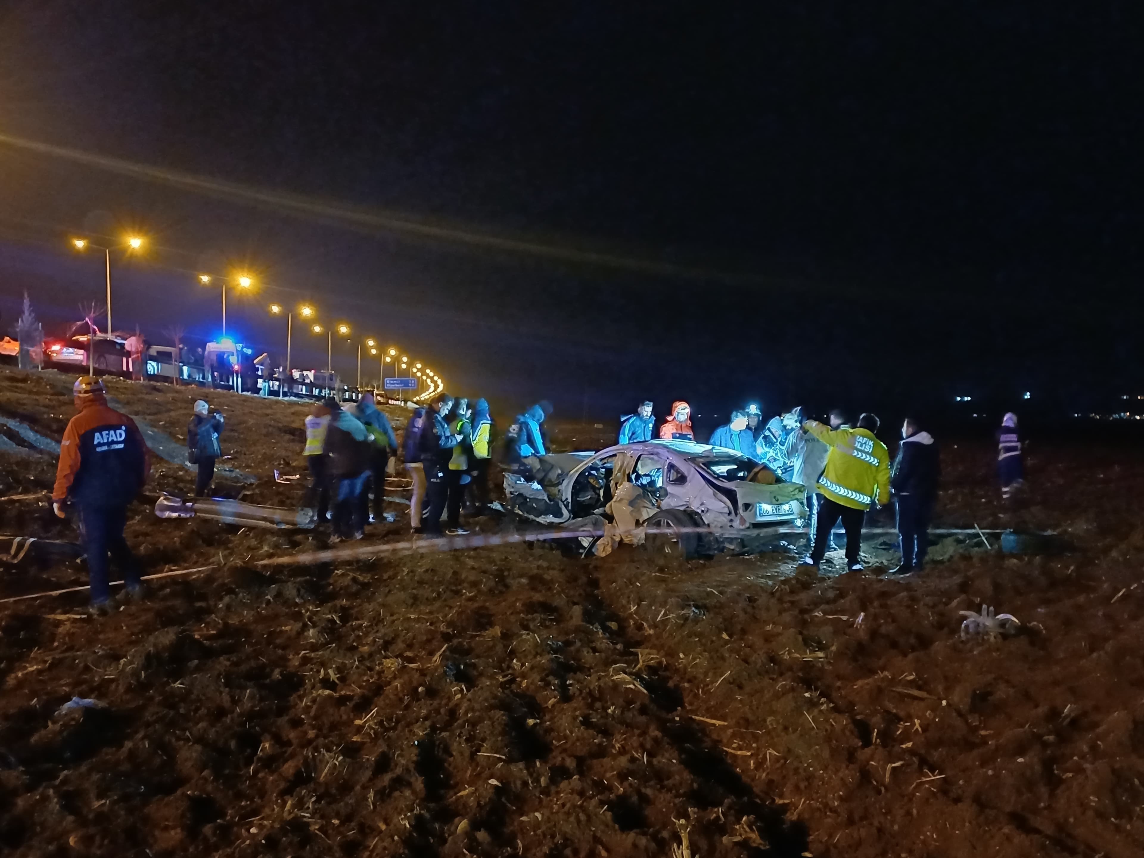 Batman'da katliam gibi kaza. İki araç da şarampole uçtu