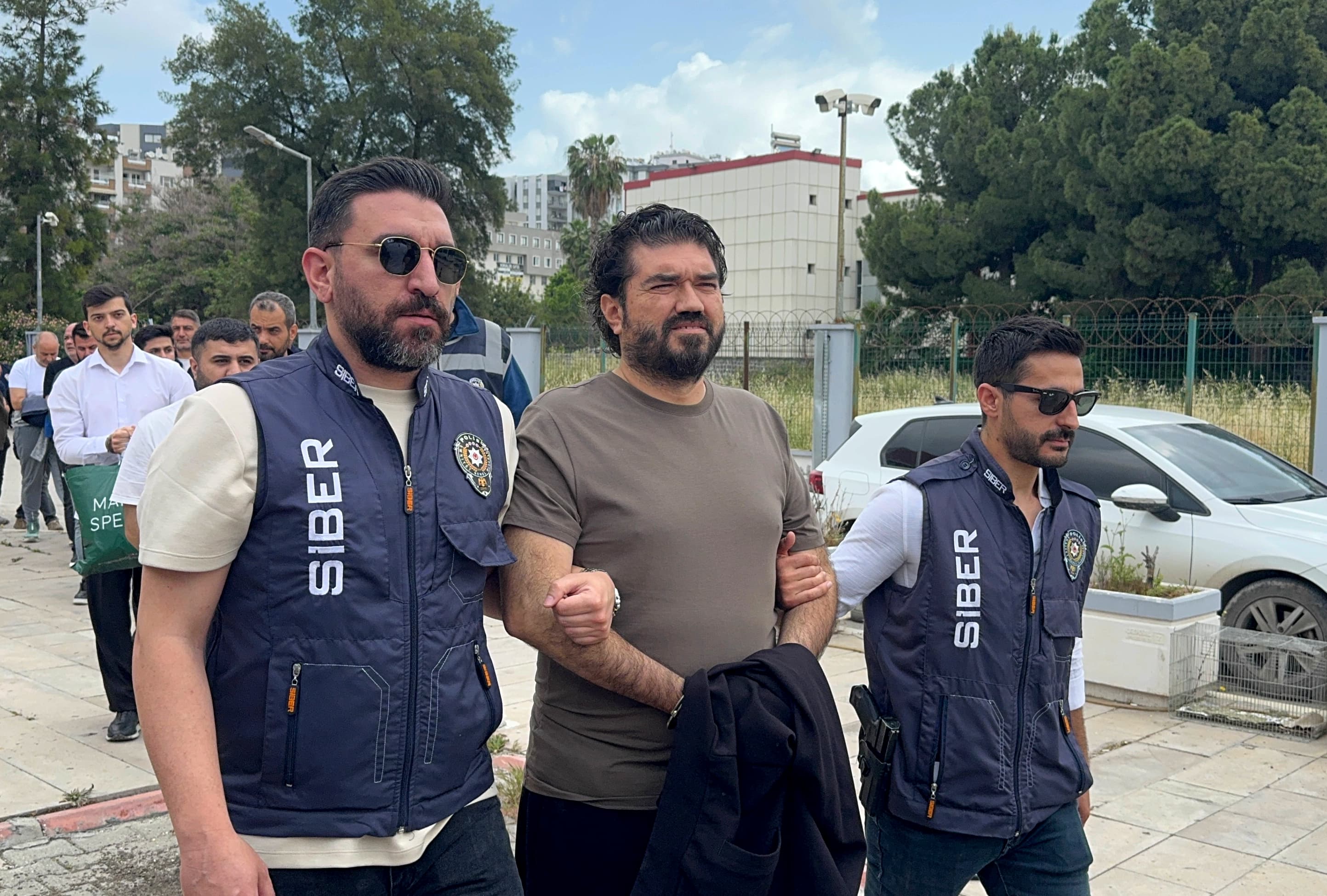 Rasim Ozan Kütahyalı'nın cezaevi nakli yapıldı