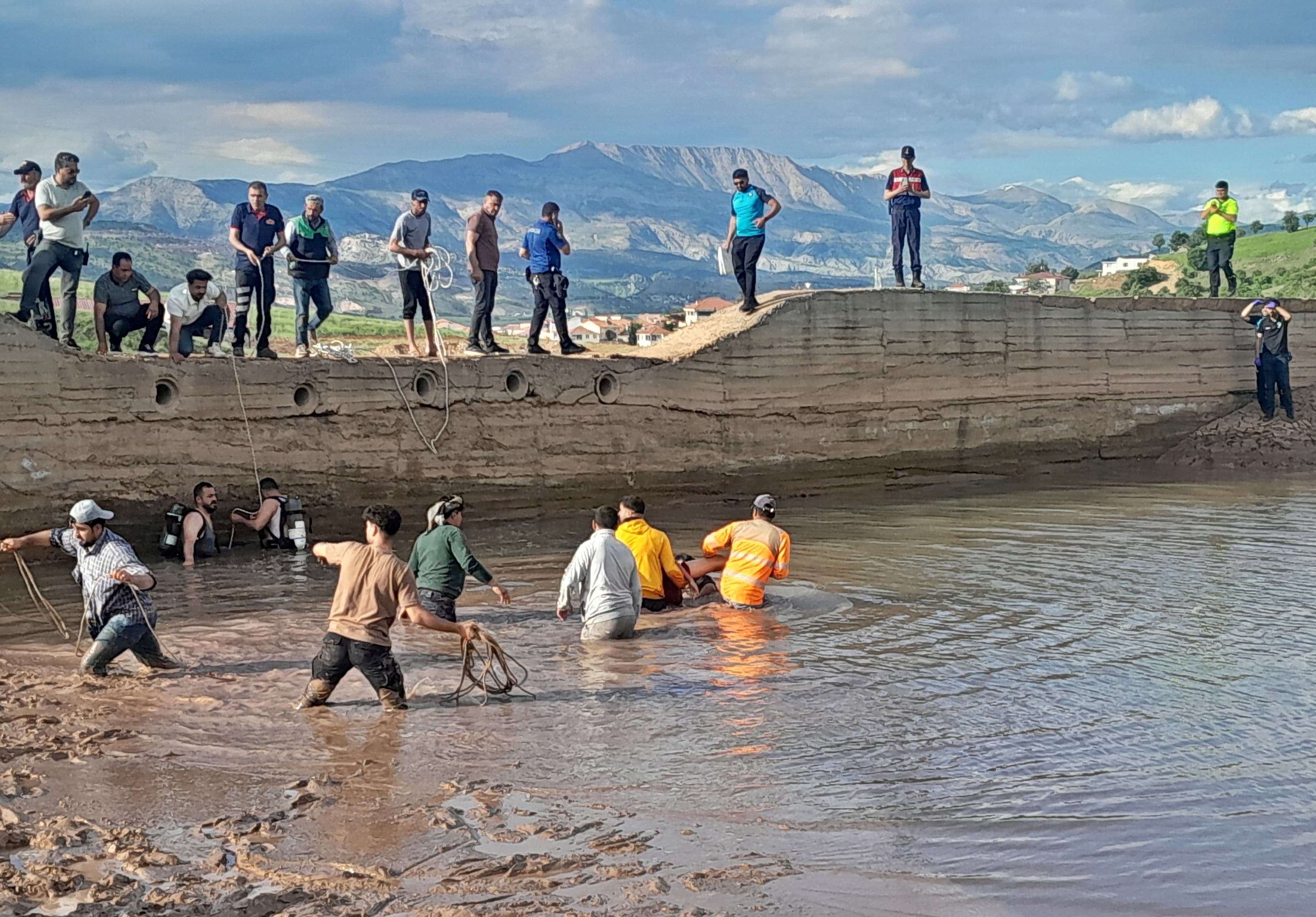Adıyaman'da gölete giren 2 çocuk boğuldu