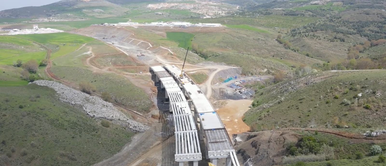 Anadolu'da 42 şehri bağlayacak otoyolun inşaatı devam ediyor