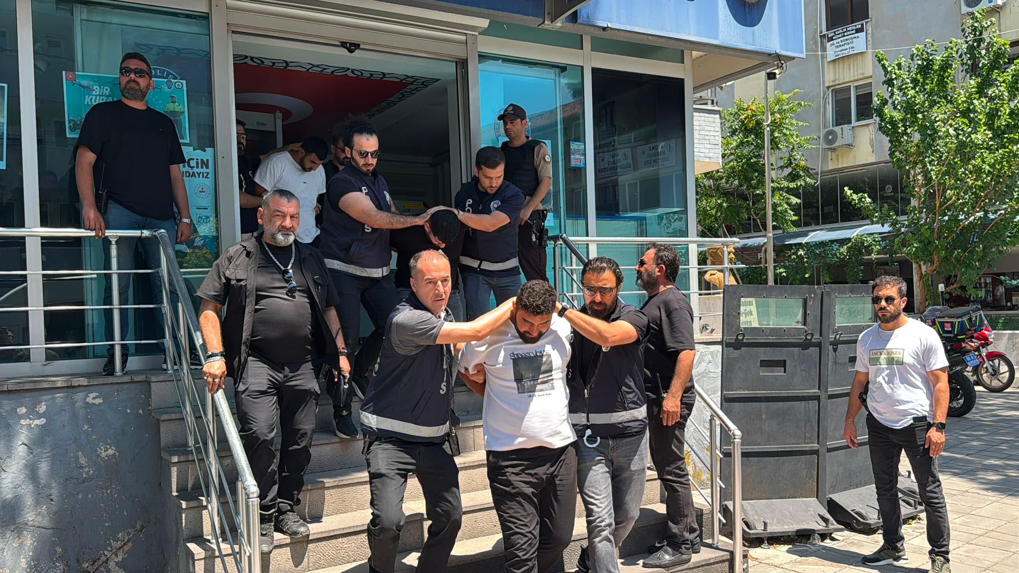 Aydın'da silahlı saldırıda 2 kişi hayatını kaybetti, 4 kişi tutuklandı