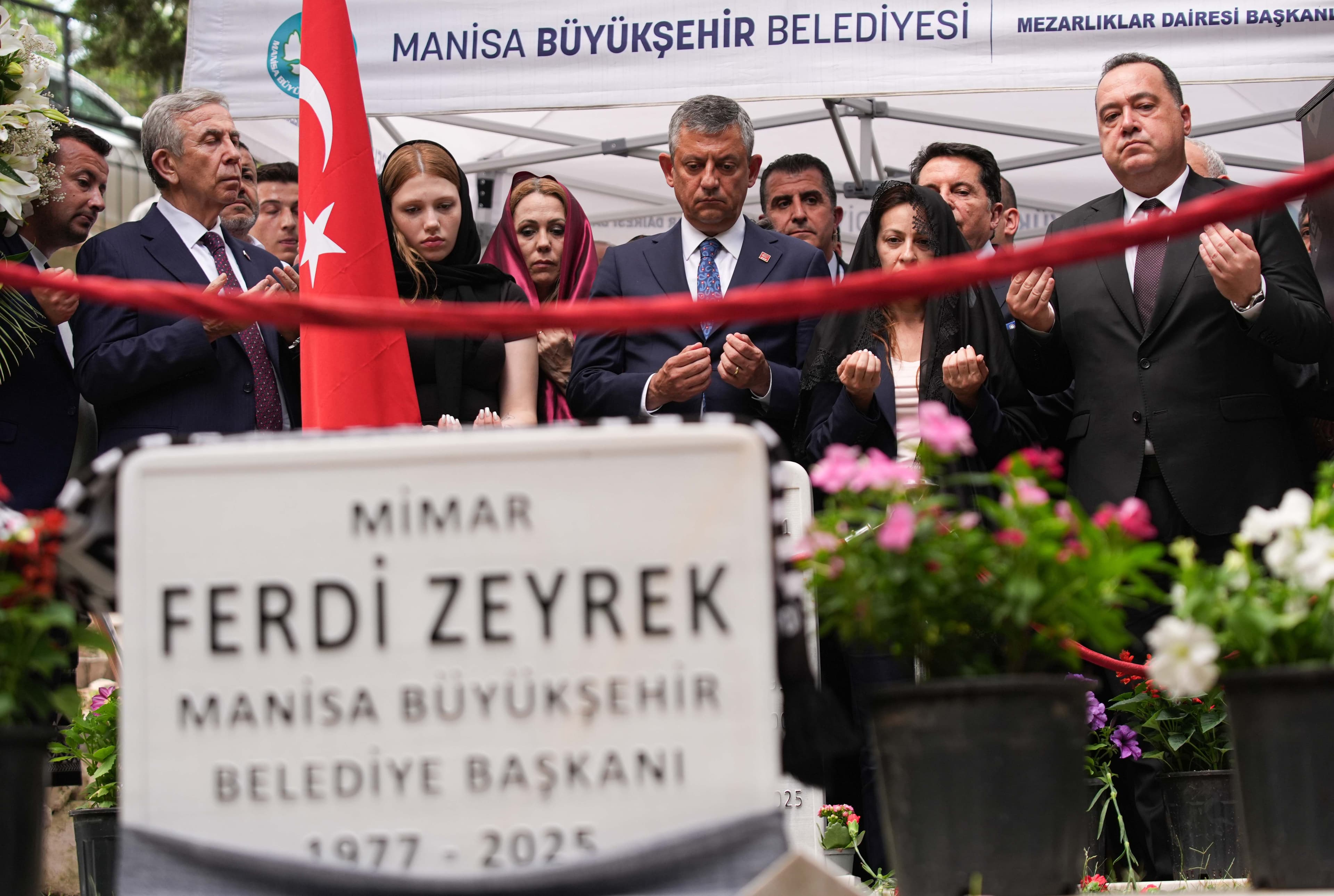Ferdi Zeyrek'in vefatının birinci yılında mevlit düzenlendi